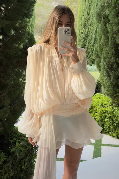 Mikai - Elegante minivestido drapeado con volantes